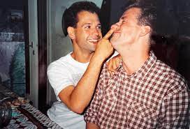 Jan en Martin, partners uit de podcast En niemand bleef onaangeraakt, die samen leven met de gevolgen van aids.